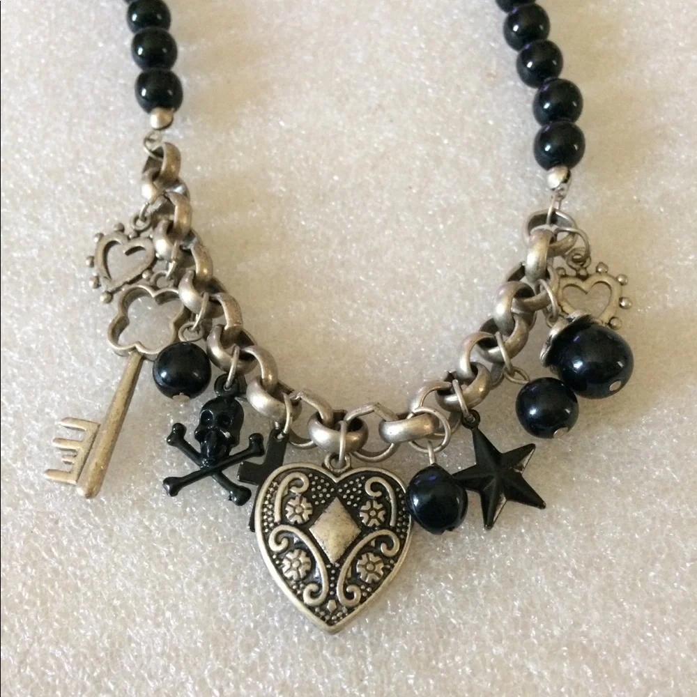 Vintage black beads charms necklace - Picture 1 of 3